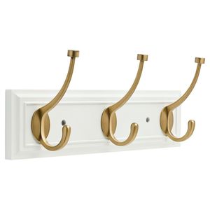 Ganchos y rieles de madera y latón montados en la pared para almacenamiento en el hogar y organización de ropa, perfectos para cualquier habitación - Product Image 1