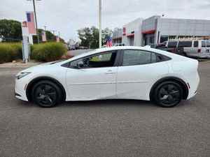 Prius Prime SE FWD 2024 con bajo kilometraje y precio asequible, en stock, listo para envío. - Product Image 2