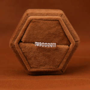 Bague de mariage en diamant de laboratoire de coupe ovale classique 14KT plaqué or massif demi-bande d'éternité pour cadeau élégant unisexe pour elle - Product Image 1