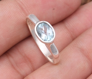 Vente en gros Dainty Minimalist S925 Sterling Silver Unisex Solitaire Ring Light Blue Gemstone Lunette Setting Classic Wedding Party - Product Image 3