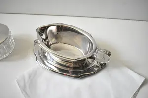 Última llegada de plata brillante acabado de latón hecho de metal decorativo salsera barcos disponibles en forma y tamaño personalizados - Product Image 6