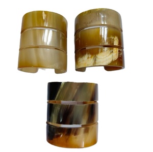 Brazaletes de cuerno de Búfalo con tamaños y diseños personalizables Brazaletes de cuerno de buey de color natural con estilos de superficie brillante y mate - Product Image 6