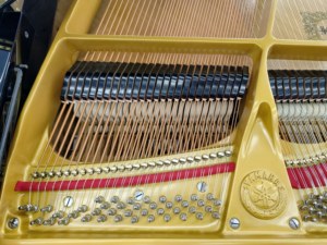 เปียโนแกรนด์ Yamaha G2E 88 คีย์ เครื่องดนตรีระดับมืออาชีพสำหรับคอนเสิร์ต แผ่นหน้าไม้สปรูซคุณภาพพรีเมียม เสียงสะท้อนที่ไพเราะ 1038255 - Product Image 4