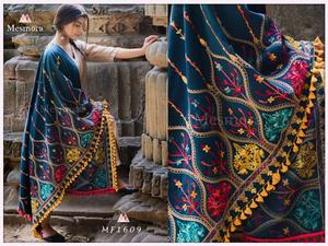 Silencieux en coton brodé, décoré de longs lacets en laine et de produits artisanaux - Product Image 6