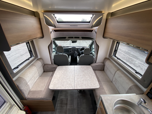 Autocaravana de lujo de 5m para 4 personas, impermeable, ligera, de aluminio y acero, EURO 5, 3500KG de carga útil, sistema solar completo. - Product Image 5