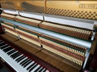 Piano droit KAWAI KL705 d'occasion de qualité supérieure Grain de bois d'acajou rouge pour un usage professionnel Ton chaud et arrondi Style vintage
