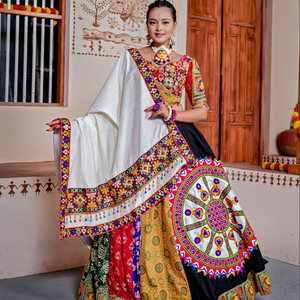 Pancharangi คอลเลกชันพิเศษสำหรับผู้หญิง Navratri สวมสไตล์อินเดียและปากีสถานสำหรับคู่รัก - Product Image 1