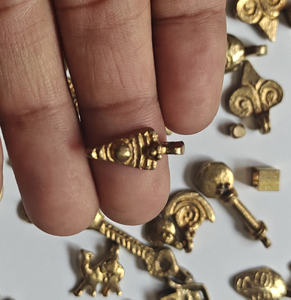 Impressionnant fait à la main en métal laiton plaqué or pendentif mélange forme 10To15mm pour bijoux de mode avec composants de prix de gros - Product Image 5