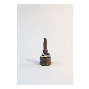 ที่ใส่แหวนไม้ไม่เหมือนใครสไตล์วินเทจผสมผสานงานทำมือจากไม้ธรรมชาติมาพร้อมแหวนซ้อนขาตั้งเรียวเรียบ - Product Image 2