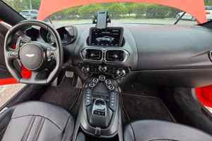 Sedán 2024 de 7 Velocidades Manual/Automático, Usado, Gasolina/Eléctrico, Neumáticos R20, Asientos de Cuero, Volante a la Izquierda, Trasero - Product Image 2