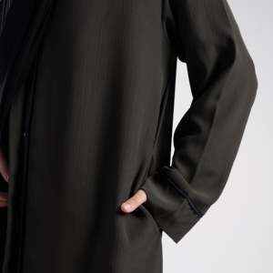 Abaya Aveline Modeste Olive Lavable – Caractéristique Pratique - Product Image 6