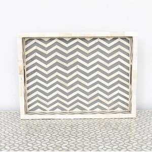 Ensemble de plateaux de service en bois élégants avec des plateaux légers et durables au design en chevron bleu, parfaits pour la salle à manger, la cuisine et la décoration intérieure - Product Image 3