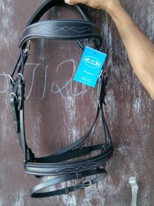 Bride de cheval western équestre en cuir durable avec logo personnalisé coutures fantaisie pour l'équitation course de chevaux utilisation stable licou de cheval - Product Image 4