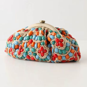 กระเป๋าคลัทช์สไตล์โบฮีเมียนปักลายตอนเย็นพร้อมโซ่และผ้าซับในแฟนซีดีไซน์สี่เหลี่ยมไข่มุกขายส่ง - Product Image 1