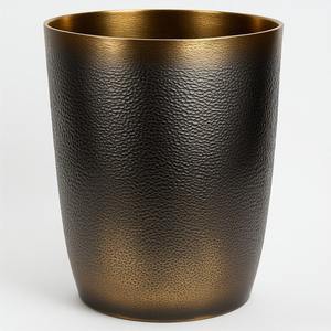 Poubelle en acier galvanisé robuste conçue pour un usage domestique et commercial Construction solide Durabilité longue durée Gestion des déchets - Product Image 1