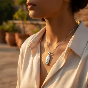 Colgante de Corazón de Plata 925 con Incrustaciones de Madreperla, Amuleto Romántico para Uso Diario, Joyería Unisex - Product Image 2