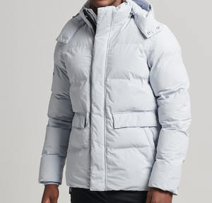 Vestes en duvet de coton pour hommes personnalisées OEM Manteau d'hiver à capuche avec poche cargo de style court pour hommes Veste bouffante imperméable à fermeture éclair pour hommes - Product Image 3