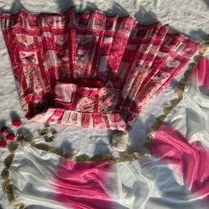 VASTRA COTTAGE Vestido Largo Anarkali de Seda Organza Pura con Estampado Digital y Dupatta de Organza con Encaje, Diseño Exclusivo - Product Image 2