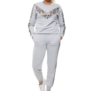 ชุดวอร์มผู้หญิงผ้าฝ้ายผสมโพลีเอสเตอร์ ระบายอากาศได้ดี ลายพิมพ์เทคนิคพิเศษ ไซส์พลัส พร้อมโลโก้  ชุดวอร์มมีซับในขนแกะ - Product Image 5