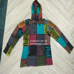 Chaquetas de invierno de algodón con cuello con capucha y cremallera diseño de retazos nepalíes de La India abrigo de invierno teñido con hilo - Product Image 2