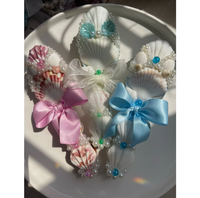 Brosse à cheveux vietnamienne en coquillages marins avec de vrais coquillages marins et un élégant nœud pour cadeau et soins personnels