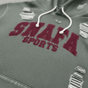 โรงงานผลิตเสื้อผ้า เสื้อฮู้ดดี้ผ้าฝ้าย 100% สไตล์วินเทจ ซันเฟด ล้างสีแบบแอซิด ปักลายตัวอักษร เสื้อฮู้ดดี้แบบดิสเทรส - Product Image 6