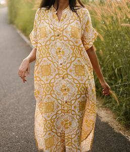 Robe chemise midi pour femme à imprimé floral 100% coton avec patte de boutonnage cachée et boutons en coquille de noix de coco, écologique - Product Image 4