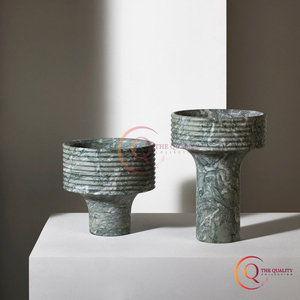 Notre bougie en pierre carrée invite à la méditation relaxante avec chaque scintillement car elle apporte chaleur et beauté au monde - Product Image 2