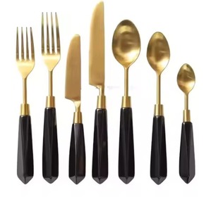 ชุดช้อนส้อมโลหะเคลือบสีดำดีไซน์เนอร์เครื่องใช้บนโต๊ะอาหารสุดหรูทำจากสเตนเลสสตีลพรีเมียมอุปกรณ์รับประทานอาหารที่หรูหราสำหรับห้องครัวและงานอีเวนต์ที่ทันสมัย - Product Image 5