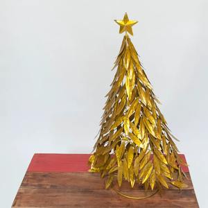 Sculpture d'arbre de noël en métal argenté décoration de vacances moderne pour cheminée de table de salon accent festif saisonnier - Product Image 3