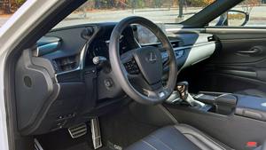 Lexus ES 350 F-SPORT SUV hybride électrique 3.5L d'occasion 2019, sièges en cuir, transmission automatique, toit ouvrant, voiture d'occasion à vendre - Product Image 5