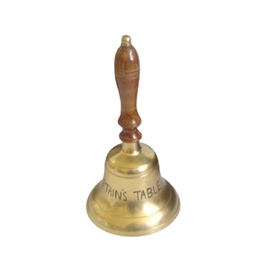 Campana de mano de latón dorada pulida con mangos de madera Campanas de mano de metal hechas a mano de alta calidad para uso de timbre - Product Image 1