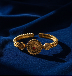 Elegante Brazalete de Oro con Piedras Preciosas, Joyería de Diseño para Mujer, Perfecto para Fiestas, Eventos y Celebraciones Especiales - Product Image 1