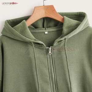 Sweat à capuche zippé Slim Fit pour femme avec matériau en polyester respirant et finition propre Sweat à capuche respirant pour femme - Product Image 6