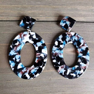 Boucles d'oreilles en résine brodée, bijoux de mode en acier inoxydable faits à la main pour femmes et filles, look classique de mariage, haute qualité - Product Image 1