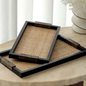 Plateau de service en bois fabriqué avec soin, offrant une sensation de luxe pour les événements de dîner formels - Product Image 5