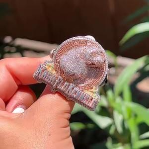 แหวนหมั้นเพชรแบบฮิปฮอปประดับเพชรทรงกลมสีโรสโกลด์สำหรับผู้ชายแหวนเงินสเตอริง925สำหรับ8.00Ct ICE OUT VVS Moissanite - Product Image 6