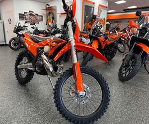 Ventes automobiles pour la moto 2026K T M300 XCW en promotion et prête à l'exportation - Product Image 2