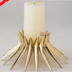 Bougeoir en métal fini doré au look unique pour hôtel, restaurant et bar - Product Image 1
