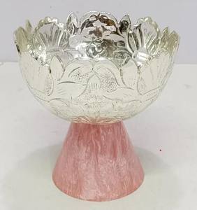 Bol de service en laiton tendance couleur argent avec base en résine pour la maison hôtel et restaurant dessus de table vaisselle servant des bols à fruits - Product Image 1