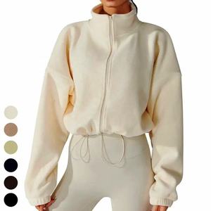 Sudaderas con capucha cortas con cremallera de cuello alto para mujer Chaqueta corta de lana Cremallera completa Logotipo personalizado Sudadera con capucha de bajo precio Otoño Invierno Bolsillos con cremallera - Product Image 1