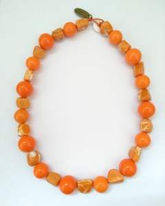 Collar de Resina Hecho a Mano con Diseño Original para Mujer, Disponible a un Precio Razonable, Suministro Directo de Fábrica - Product Image 4