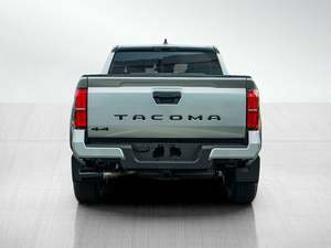 Toyota Tacoma TRD Off-Road Doble Cabina 4x4 Usada, Modelo 2025, en Venta - Product Image 3