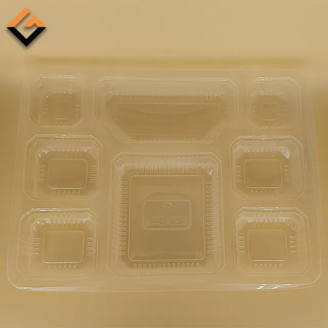 Plateau repas jetable en plastique PP avec couvercles Assiettes en plastique pour mariage et événements Assiette à 8 compartiments de qualité alimentaire avec couvercles