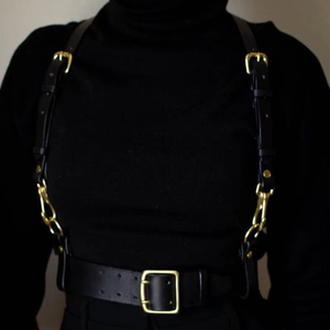 Arnés de Cuero 100% Genuino para Hombre, Estilo Gótico Rave, Hebillas Traseras, Color y Logotipo Personalizables, Accesorio de Regalo para Él LWH-0020 - Product Image 1