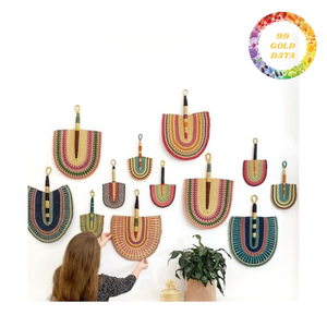 Abanico Decorativo Hecho a Mano de Pasto Marino de Vietnam, Ligero, Ecológico y con un Diseño Hermoso - Product Image 1