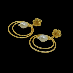 Vente en gros de boucles d'oreilles tendance 2025 pour femmes, fabricant et fournisseur, boucles d'oreilles rondes en pierre de nacre plaquées or pour femmes et filles - Product Image 2