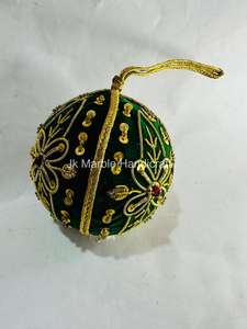 Medias de Navidad bordadas Zari verdes redondas de la mejor calidad de la India Diseño único Adornos navideños más populares - Product Image 2