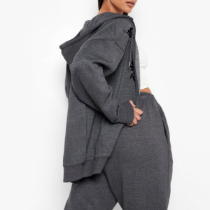 Ropa de entrenamiento de talla grande para mujer del fabricante OEM, chándal con capucha de patrón sólido informal personalizado para correr en primavera - Product Image 6