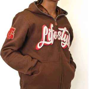 Sudadera con capucha estampada con relieve, tejido cálido con gráfico texturizado y ajuste relajado, ideal para el estilo urbano diario. - Product Image 6